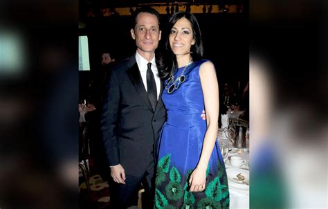 Anthony Weiners Ex Wife Huma Abedin Recalls Moment Politician Told Her