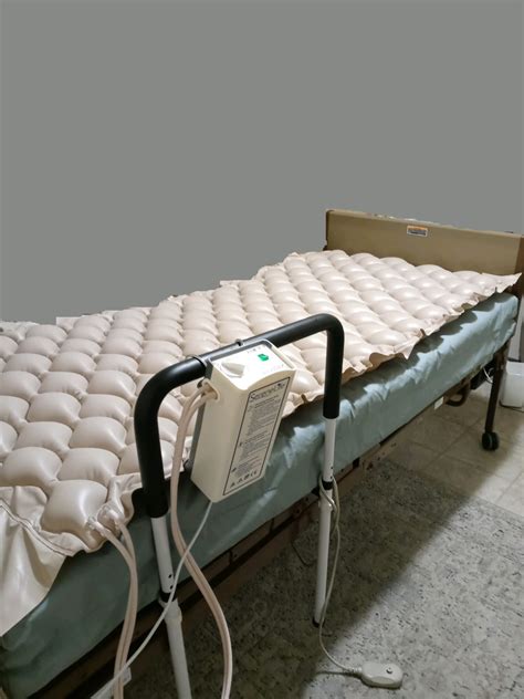 Medical Bed with Removable Compression Mattress : Universal Machinery Inc