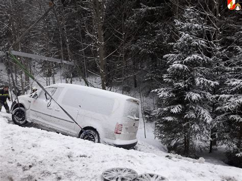 Wintereinbruch sorgt für zahlreiche Einsätze im Mariazellerland