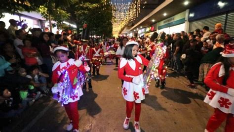 Desfile Navideño De Bandas En Ciudad De Guatemala Noviembre 2022