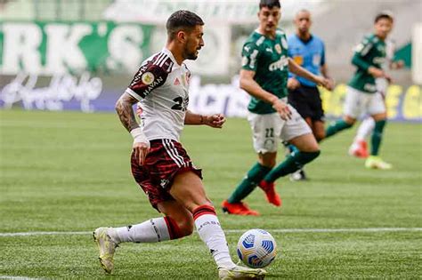 Arrascaeta do Flamengo sente dores na região posterior da coxa