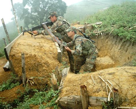 Fuerzas Armadas De Latinoamérica Fuertes Combates Se Registran Entre El Ejército Colombiano Y