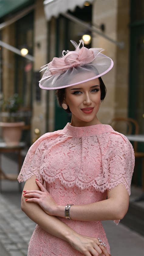 Today the lady is in red 😌😘 In a dress from @zoevineltd ♥️ Stockings