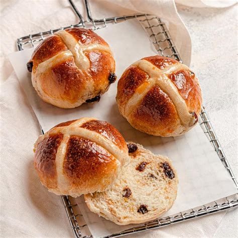 Easy Homemade Hot Cross Bun Bread Machine Recipe