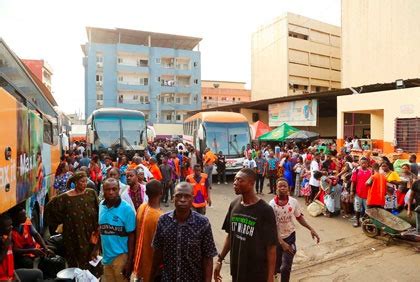 P Quinou Ambiance Dans Les Gares Abidjan Net Photos