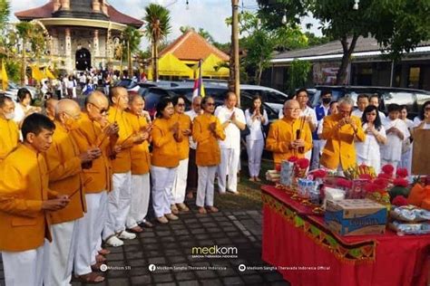 Pattid Na Upacara Pelimpahan Jasa Kepada Leluhur Sangha Theravada