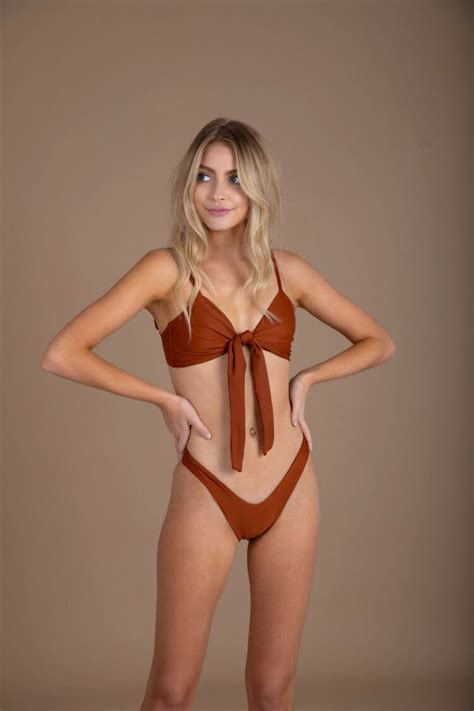Hot Sexy Kenya Clay Bikini Pics