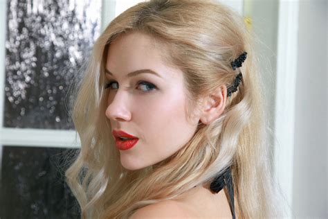 Genevieve Gandi Blonde Face Met Art Women Marianna Merkulova K