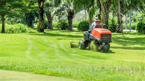 Riding Lawn Mower Selection Guide For Your Yard