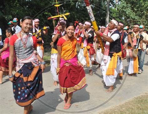 Image Of Nagaon 13 Nov 2010 Tiwa Artist Perform A Tiwa Traditional Bihu