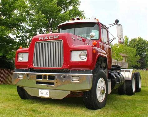 A Collection Of Old School Mack Truck Pictures You Shouldnt Miss