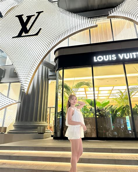 Ivy Yvon - Ivy Yvon added a new photo.