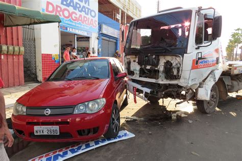 VÃ DEO E FOTOS perseguição acaba em acidente envolvendo 4 carros