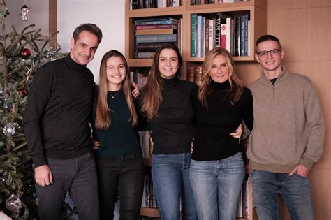 Mitsotakis Wishes A Happy New Year With A Family Photo