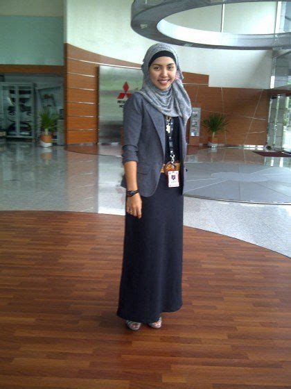 20 Modest Ways To Wear Hijab At Work Elegantly Office Attire Women Hijab Office Work Outfit