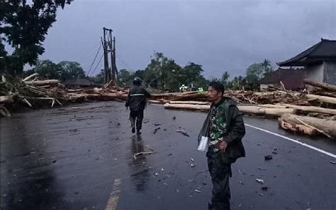 Jembatan Biluk Poh Di Jembrana Dibuka Truk Dan Bus Belum Boleh Melintas