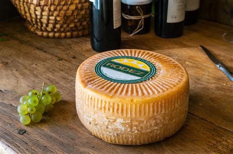 Sélection de fromages fermiers et artisans et AOP de de l Aveyron