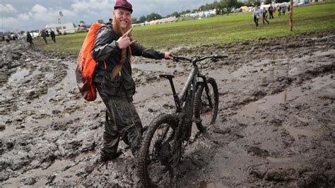 Condiții meteo infernale la Wacken Oper Air cel mai mare festival rock