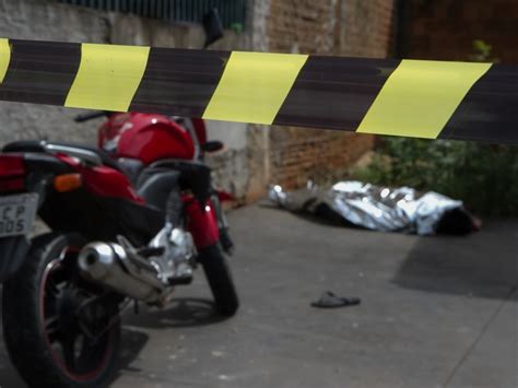 G1 Rapaz De 18 Anos Morre Após Bater Moto Contra Muro Em Araraquara