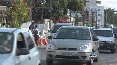 Bom Dia PE Obra da Compesa deixa trânsito lento na Avenida Carlos de