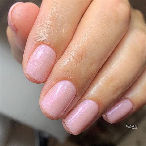 CND Shellac Fragrent Freesia לק ג ל היפואלרגני בצבע ורוד ניוד מנצנץ