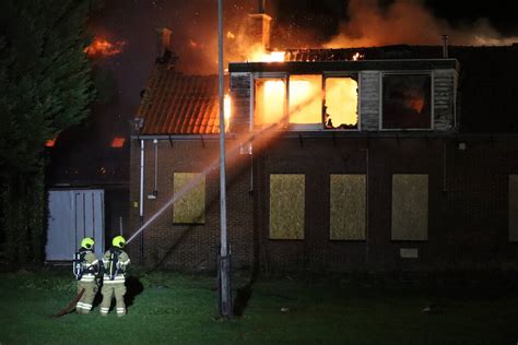 Grote Uitslaande Brand Verwoest Woning Lindtsebenedendijk In Zwijndrecht