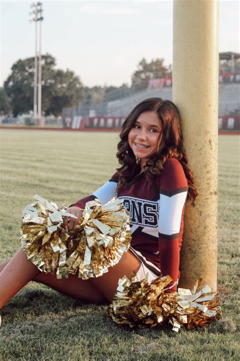 horn pride | Cheerleading picture poses, Cheer photography, Cheer photography poses