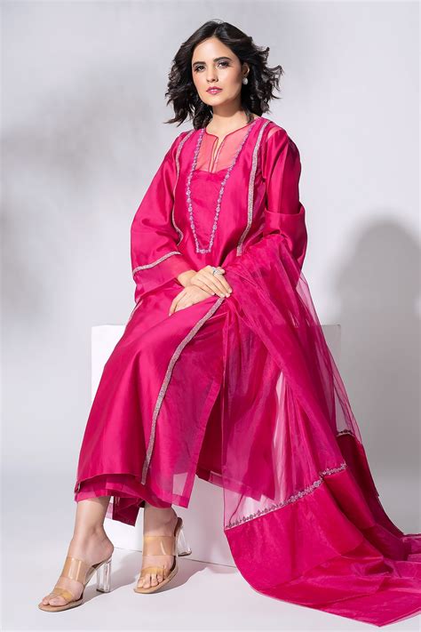 Buy Pink Pure Handwoven Chanderi Embroidered Floral Notched Kurta Pant