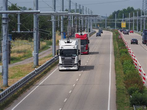 eWayBW Teststrecke für Hybrid Oberleitungs Lkw in Betrieb genommen