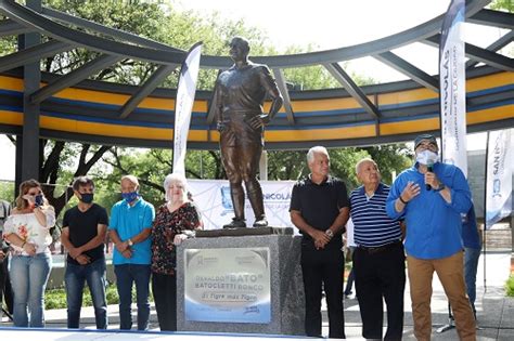 Entregan estatua en honor de Osvaldo Batocletti El Tigre Más Tigre