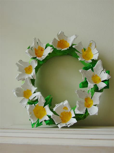 Mk Inspired Egg Carton Daisy Wreath