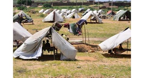 Dc Visits Tent City Flood Hit Areas Of Badin Urdupoint