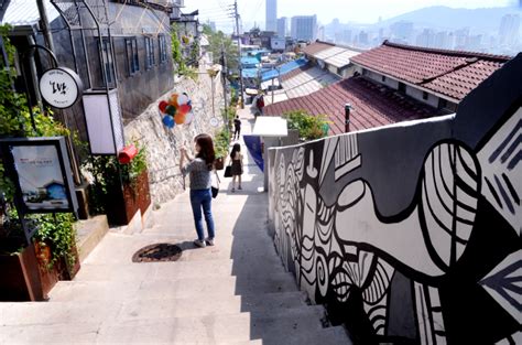 Seoul Saunter Art Brings Life Into Historic Ihwa Mural Village