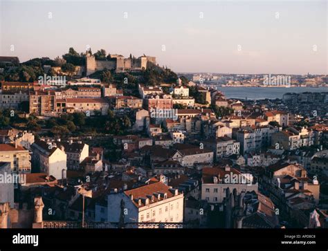 Saint george castle lisbon hi-res stock photography and images - Alamy