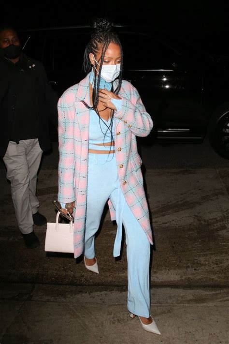 Pin By Lynnette Mokwena On Lynn Closet Rihanna Outfits Rihanna Style