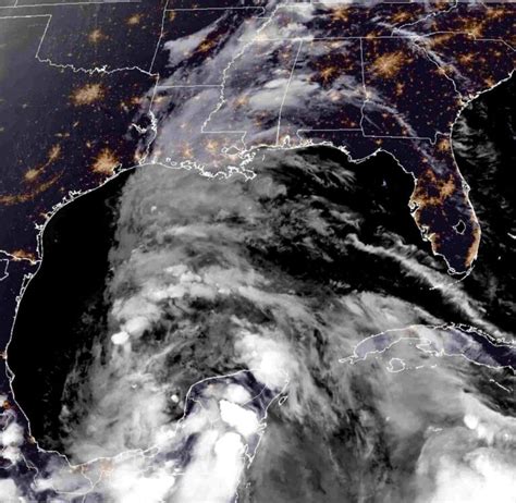 Onda Tropical Alberto Podr A Convertirse En Cicl N Tropical Y Pone En