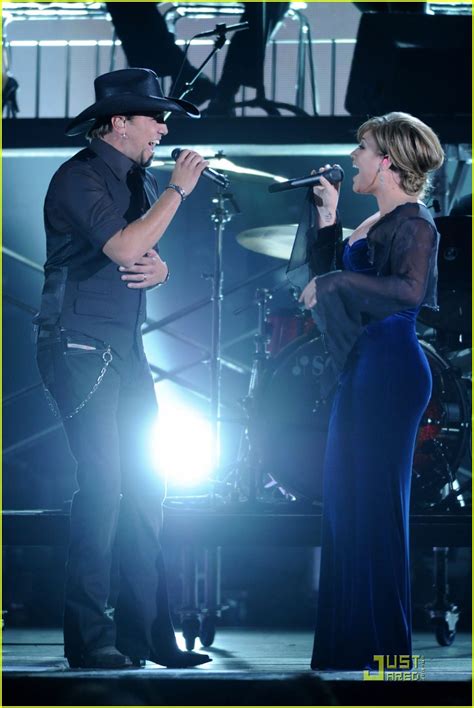 Kelly Clarkson & Jason Aldean: 'Don't You Wanna Stay' Duet: Photo ...