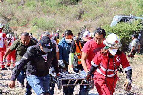 Mueren Siete Migrantes Entre Ellos Una Embarazada Al Caer Un Autobús Por Un Acantilado En