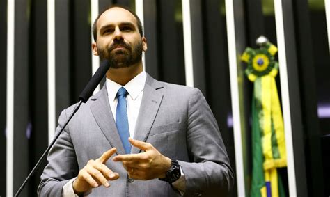 Justiça Penhora R 88 Mil De Eduardo Bolsonaro Por Ofensas A Jornalista Bem Paraná