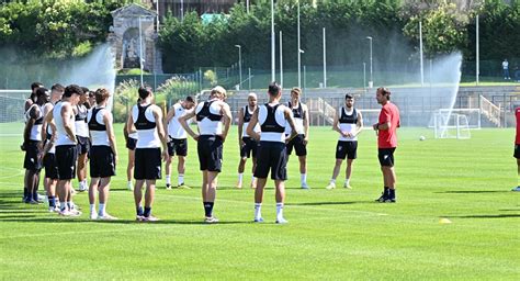 Qui Pegli Genoa Penultimo Allenamento Prima Della Partenza Per Moena