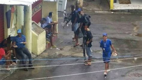 Traficantes Da Maior Facção Criminosa Do Rio Tentam Tomar A Favela