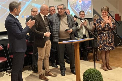 Jacques Larcher le maire de Grandvilliers reçoit une médaille du Sénat