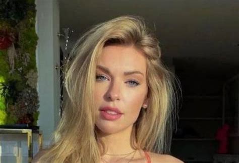 Girls In Lingerie Pics