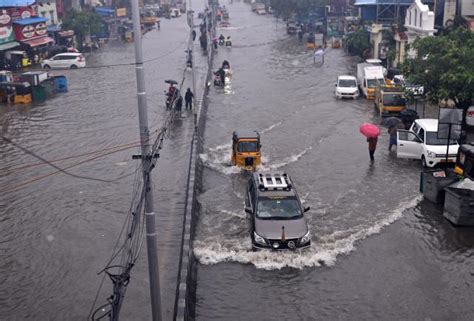 La India evacúa a miles de personas por la llegada del ciclón severo