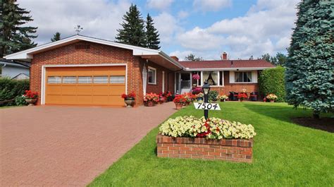 River Valley View From This Custom Built Bungalow In Edmonton Alberta