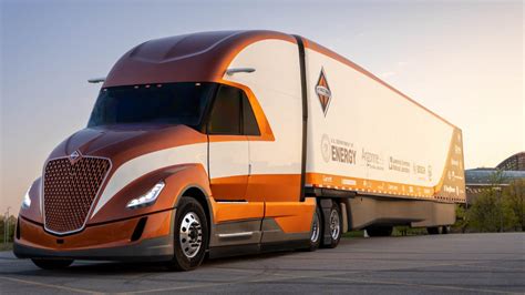 New International SuperTruck II Prototype Semi Gets An Impressive 16 MPG