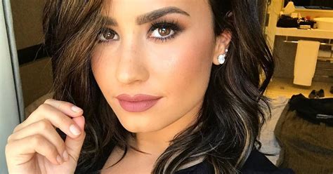 Demi Lovatos Glamour Magazine Cover Makeup Look Teen Vogue