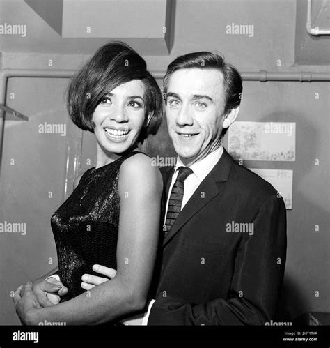 Shirley Bassey and husband Kenneth Hume. 13th September 1965 Stock Photo - Alamy