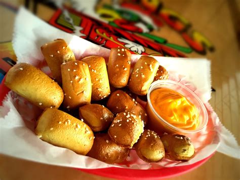 Wings Etc. | Springfield, Illinois | Visit Springfield