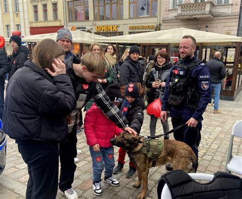 Bydgoscy policjanci grają razem z WOŚP Wiadomości KMP w Bydgoszczy